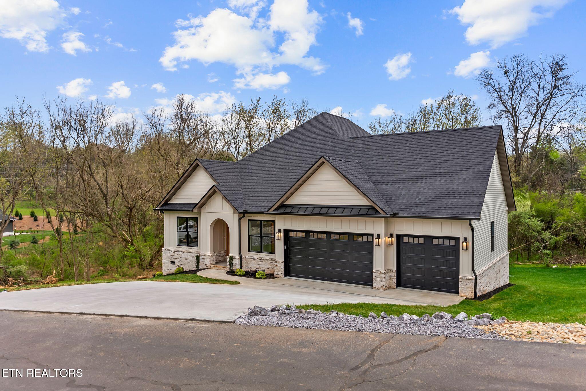 127 Saloli Way Loudon, TN 37774 - Photo 4 of 55 mls_Photo Mar 27 2026, 2 37 00 AM