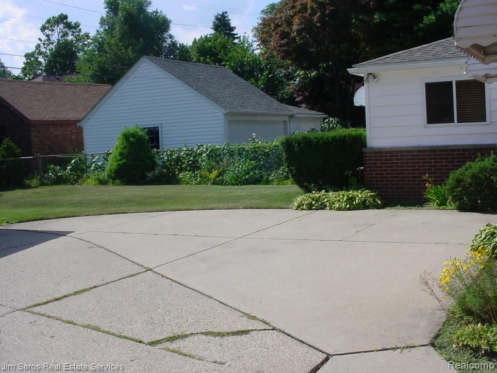 1409 Cadieux Road Grosse Pointe, MI 48230 - Photo 11 of 11 MVC-010F