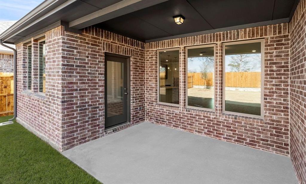 1008 Colgate Circle Princeton, TX 75407 - Photo 5 of 29 a bathroom with a shower and a sink