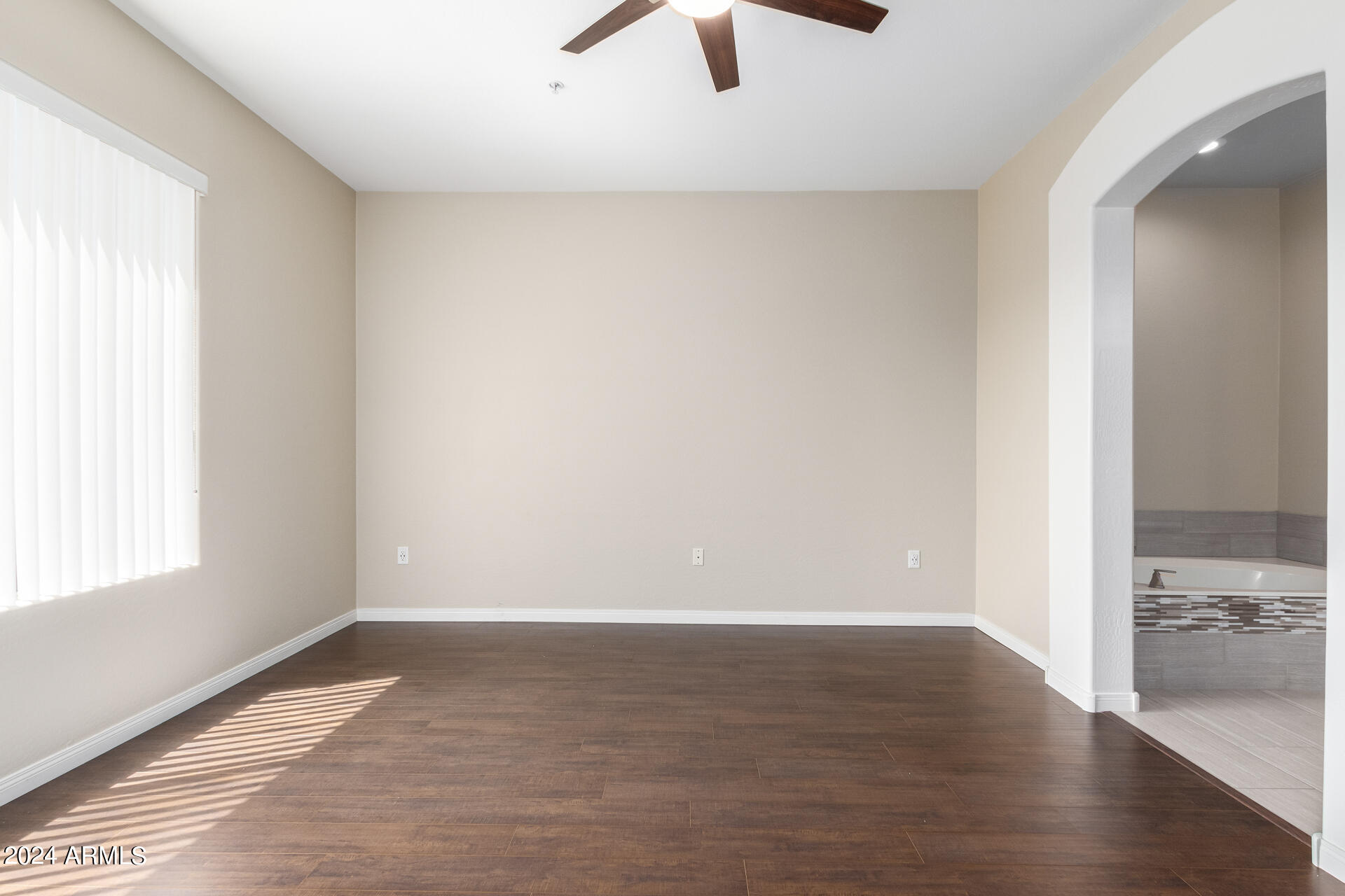 19475 North Grayhawk Drive, Unit 1100 Scottsdale, AZ 85255 - Photo 23 of 54 a view of an empty room and window