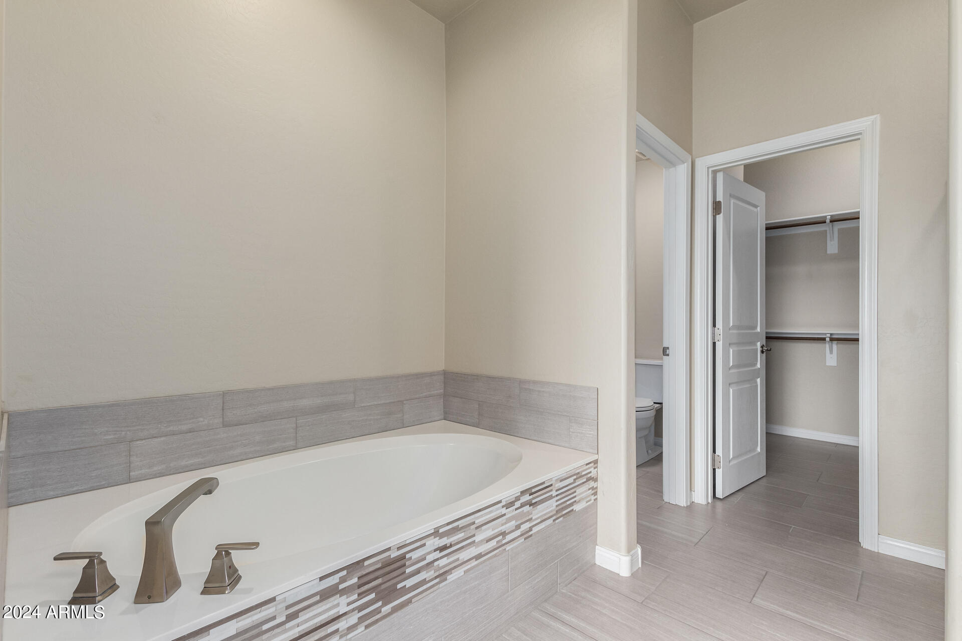 19475 North Grayhawk Drive, Unit 1100 Scottsdale, AZ 85255 - Photo 25 of 54 a bathroom with a tub and a shower