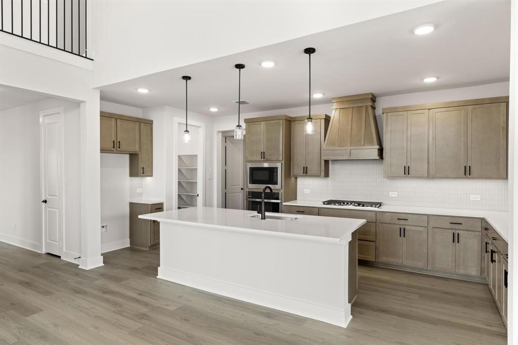 7228 Ladybug Lane Aubrey, TX 76227 - Photo 4 of 27 10_11. 7228 Ladybug - Kitchen (2)