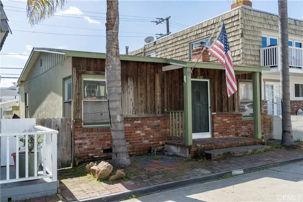 $5,990 | 440 31st Street, Hermosa Beach, CA 90254
