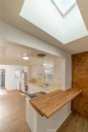 $5,990 | 440 31st Street, Hermosa Beach, CA 90254