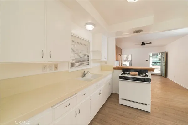 $5,990 | 440 31st Street, Hermosa Beach, CA 90254