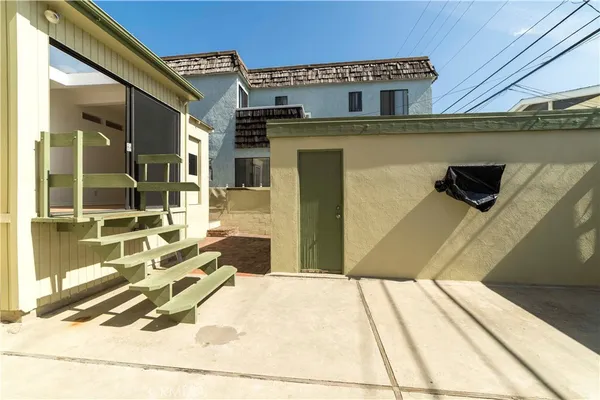 $5,990 | 440 31st Street, Hermosa Beach, CA 90254