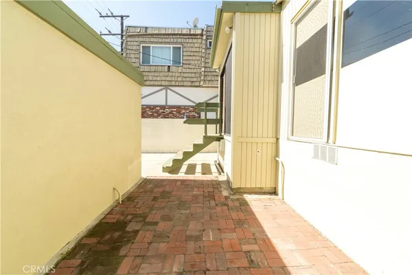 $5,990 | 440 31st Street, Hermosa Beach, CA 90254