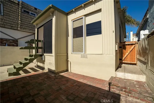 $5,990 | 440 31st Street, Hermosa Beach, CA 90254