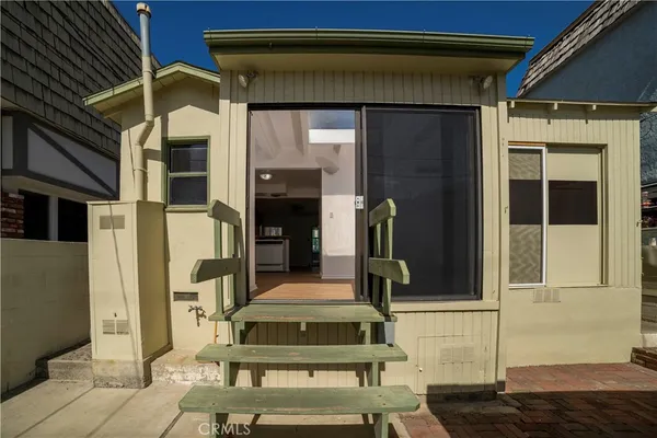 $5,990 | 440 31st Street, Hermosa Beach, CA 90254