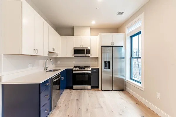 $4,295 | 157 Everett Street, Unit 301, Boston, MA 02134