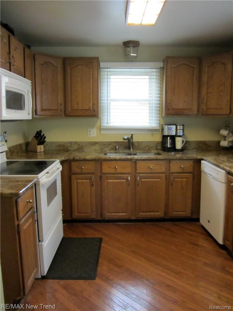 22525 Power Road Farmington, MI 48336 - Photo 3 of 25 Kitchen.jpg