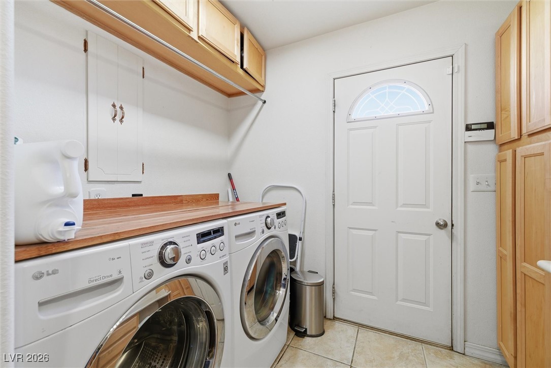 2570 East Kellogg Road Pahrump, NV 89048 - Photo 38 of 60 Washer/Dryer with cabinets.