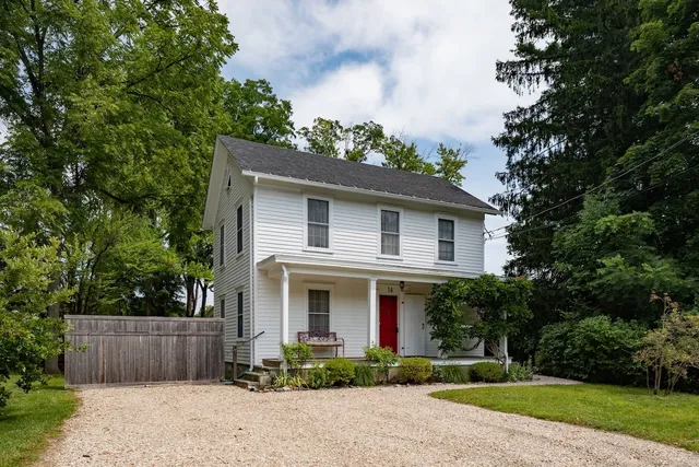 $2,400 | 14 Library Street, Unit A, Salisbury, CT 06068