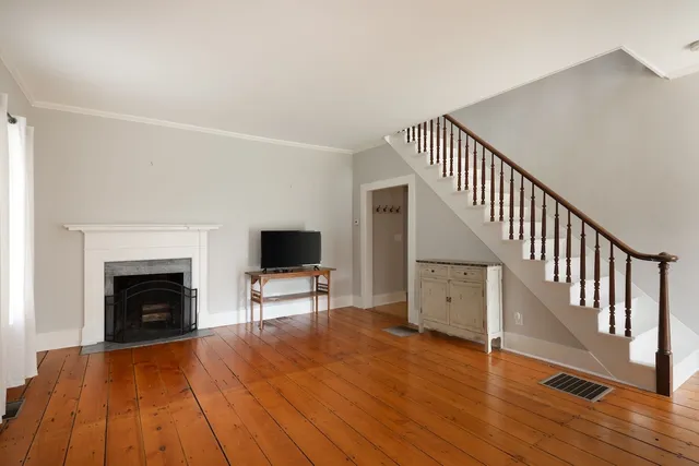 $2,400 | 14 Library Street, Unit A, Salisbury, CT 06068