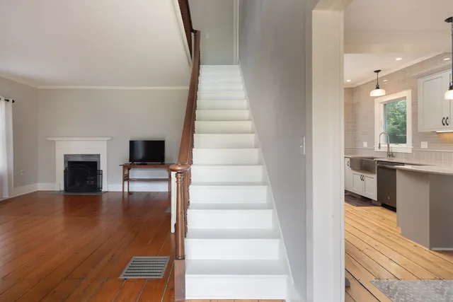 $2,400 | 14 Library Street, Unit A, Salisbury, CT 06068