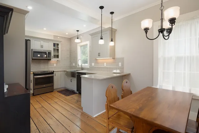 $2,400 | 14 Library Street, Unit A, Salisbury, CT 06068