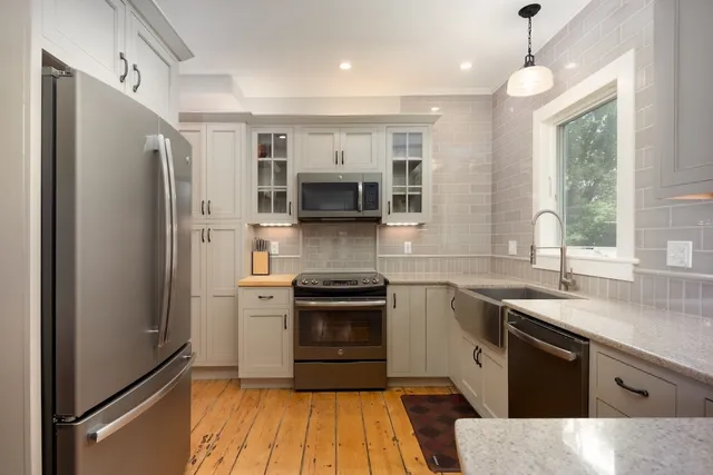 $2,400 | 14 Library Street, Unit A, Salisbury, CT 06068