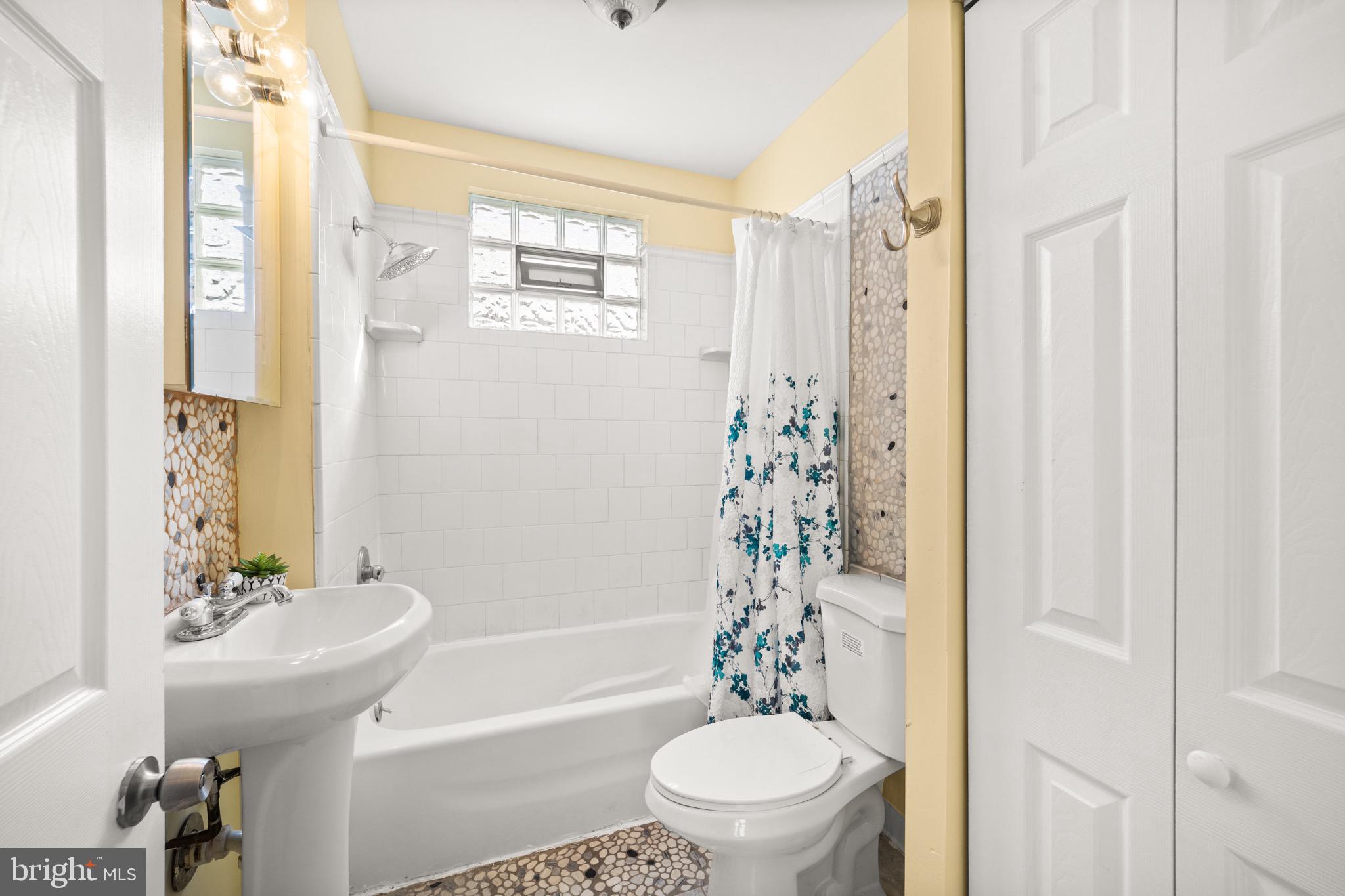 1063 Edgemore Road Philadelphia, PA 19151 - Photo 15 of 22 Gallery Image 15