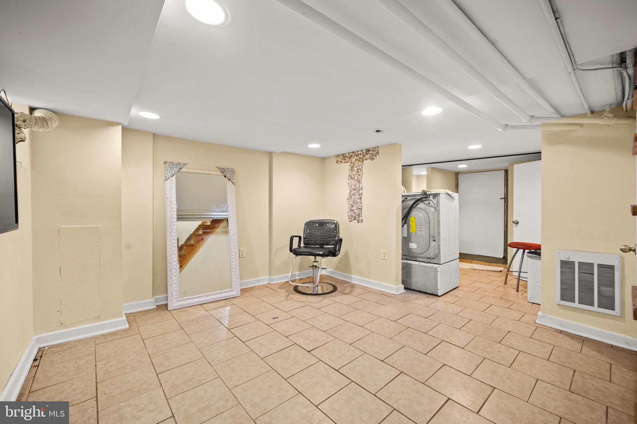 1063 Edgemore Road Philadelphia, PA 19151 - Photo 19 of 22 Gallery Image 19