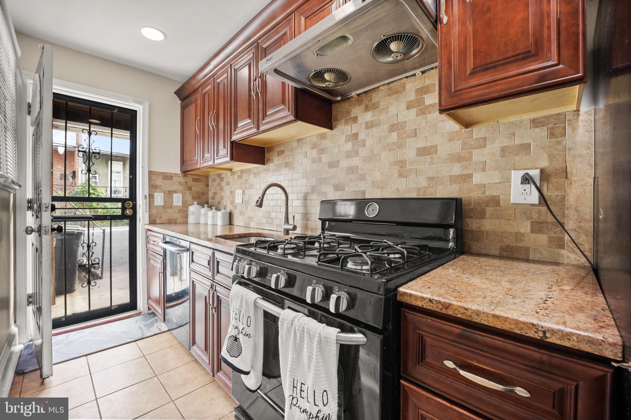 1063 Edgemore Road Philadelphia, PA 19151 - Photo 9 of 22 Gallery Image 9