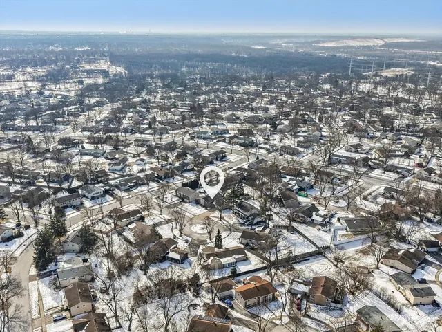 $547,500 | 6828 Kincaid Court, Woodridge, IL 60517