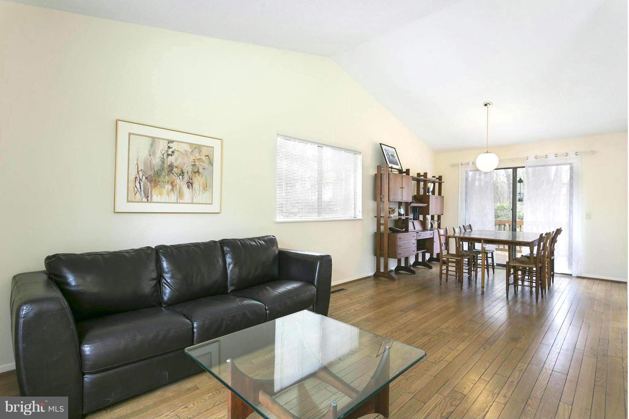 9501 Good Lion Road Columbia, MD 21045 - Photo 3 of 23 Living Room