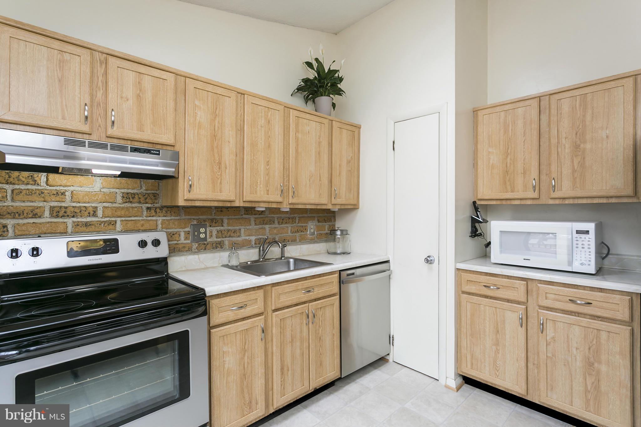 9501 Good Lion Road Columbia, MD 21045 - Photo 9 of 23 Kitchen