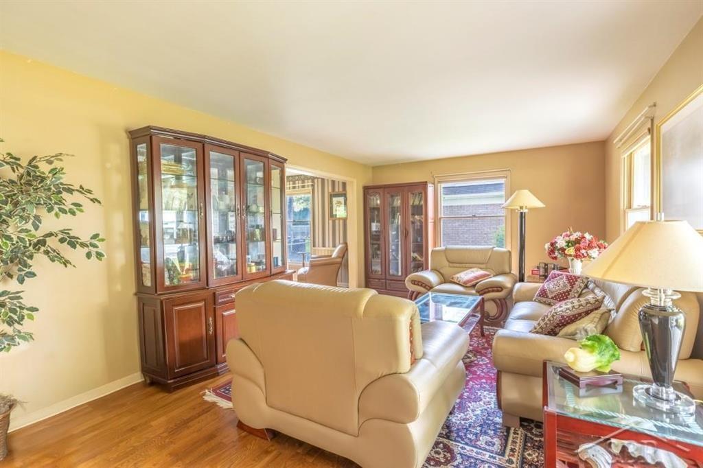 595 Stoneham Road Saginaw, MI 48638 - Photo 11 of 43 50180946-6ac8e908-3154-4763-a1f6-9b2c1223cf72.JPG