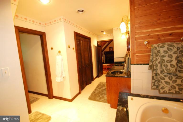 14123 Sunnybrook Road Phoenix, MD 21131 - Photo 22 of 30 a view of a bathroom with a tub
