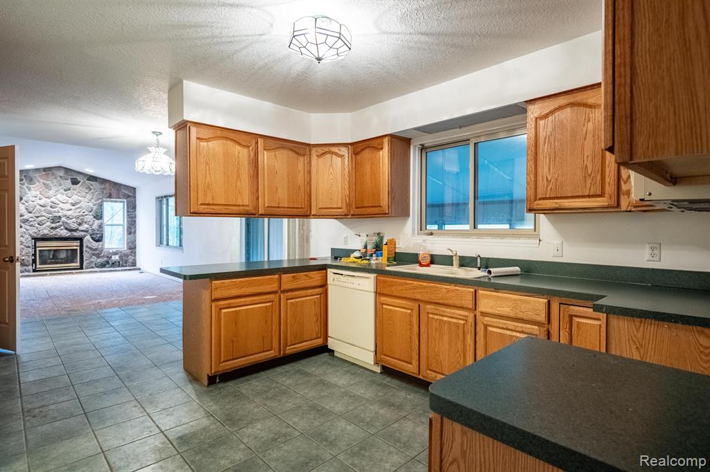 25320 Bernadine Road New Boston, MI 48164 - Photo 11 of 43 Gallery Image 11