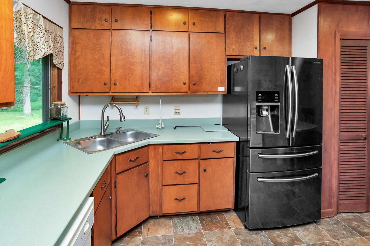 253 Hunter Road Fayetteville, TN 37334 - Photo 19 of 61 a kitchen with stainless steel appliances granite countertop a refrigerator and a sink