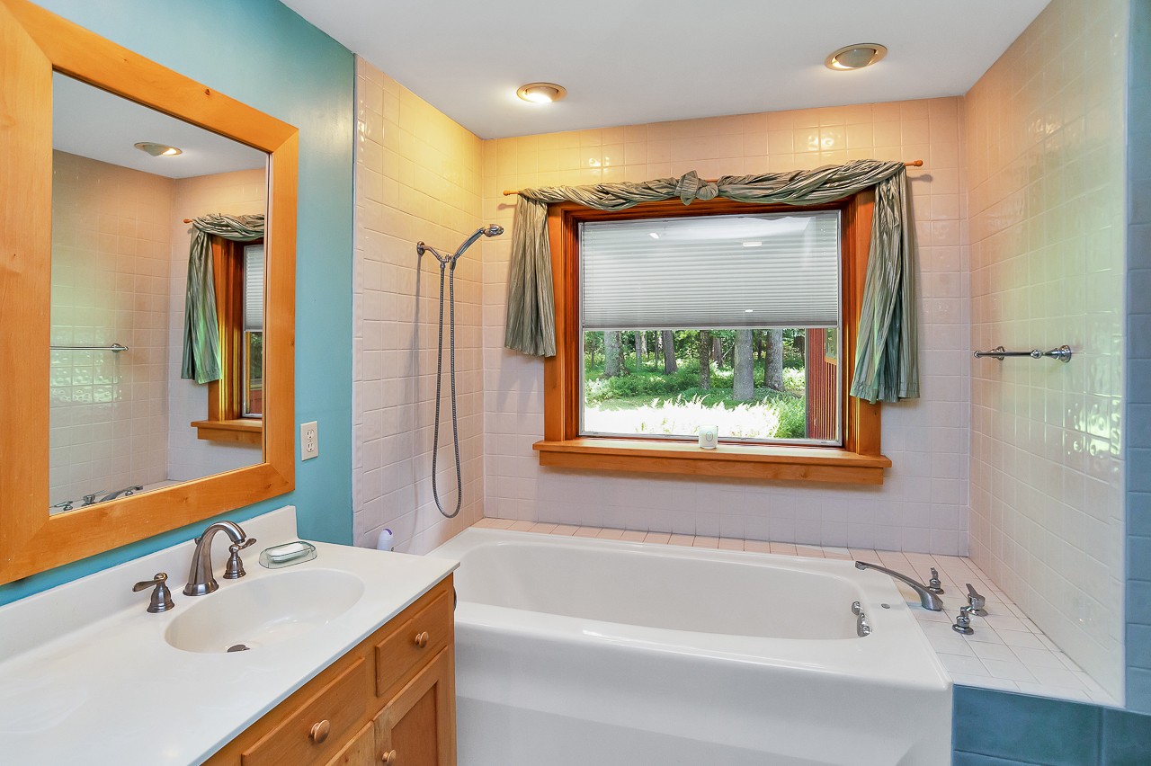 253 Hunter Road Fayetteville, TN 37334 - Photo 23 of 61 a bathroom with a tub sink and mirror