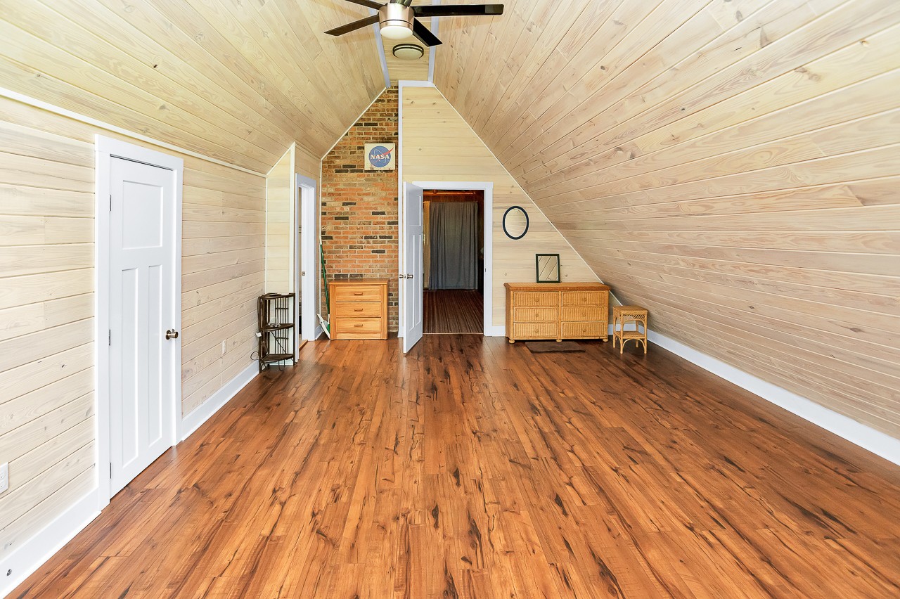 253 Hunter Road Fayetteville, TN 37334 - Photo 31 of 61 a view of a balcony with wooden floor