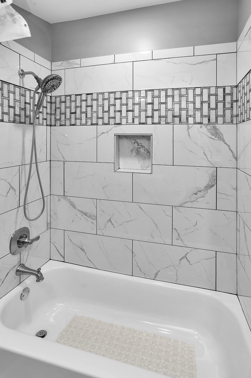 253 Hunter Road Fayetteville, TN 37334 - Photo 33 of 61 a bathroom with a bathtub and shower