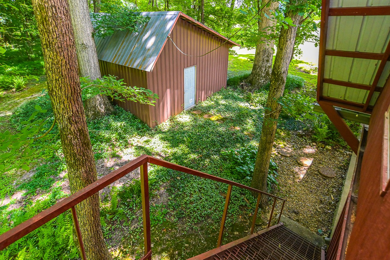 253 Hunter Road Fayetteville, TN 37334 - Photo 36 of 61 a view of a small yard from a balcony