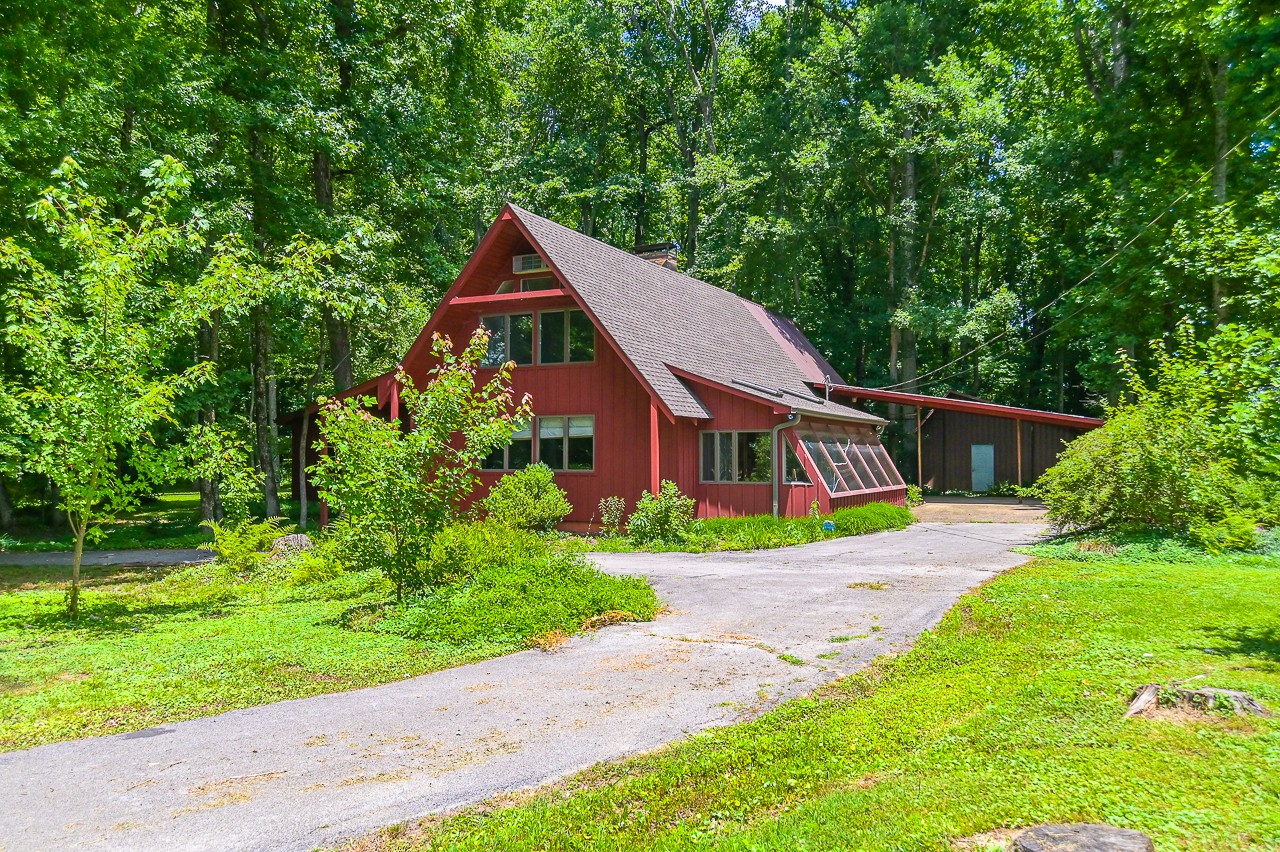 253 Hunter Road Fayetteville, TN 37334 - Photo 6 of 61 a house with green field in front of it
