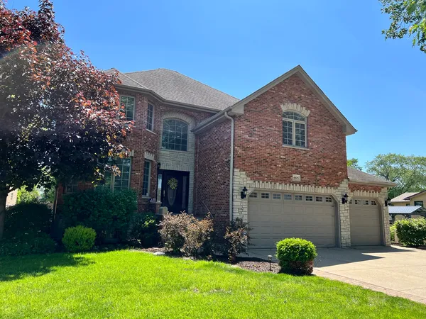 $690,000 | 4825 West 92nd Street, Oak Lawn, IL 60453