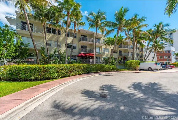 $1,800 | 1441 Lincoln Road, Unit 414, Miami Beach, FL 33139