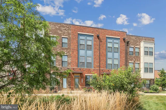 $479,999 | 4762 Towne Square Boulevard, Suitland, MD 20746