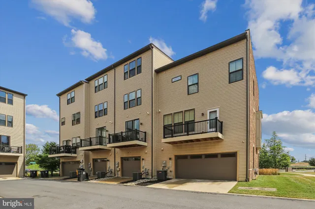 $479,999 | 4762 Towne Square Boulevard, Suitland, MD 20746