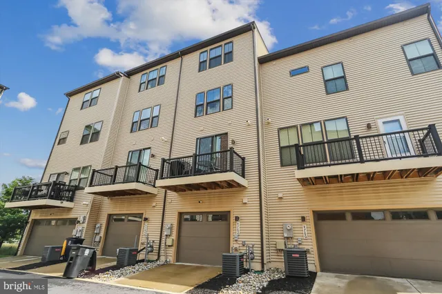 $479,999 | 4762 Towne Square Boulevard, Suitland, MD 20746