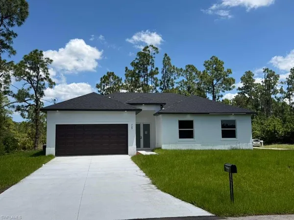 $2,200 | 723 Epps Brown Street East, Lehigh Acres, FL 33974