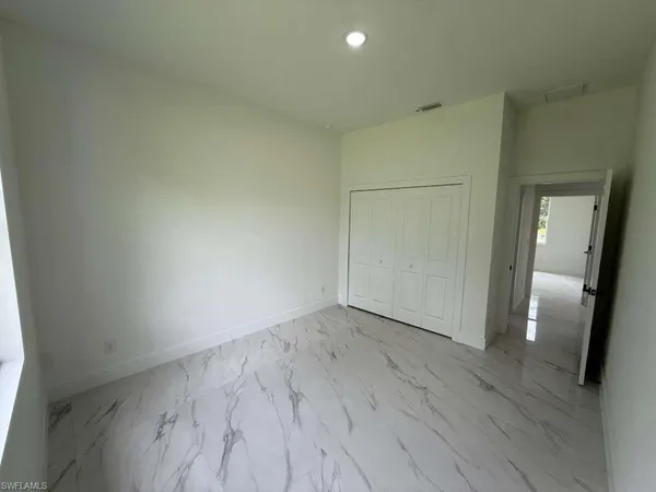 $2,400 | 723 Epps Brown Street East, Lehigh Acres, FL 33974