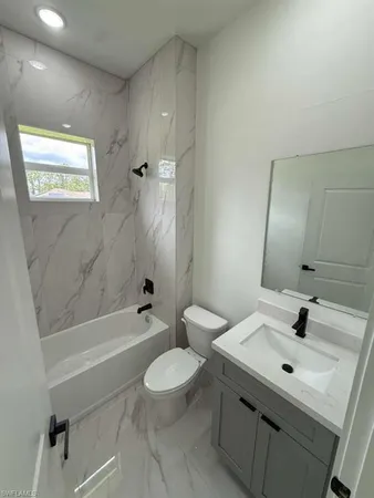 $2,400 | 723 Epps Brown Street East, Lehigh Acres, FL 33974