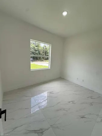 $2,400 | 723 Epps Brown Street East, Lehigh Acres, FL 33974
