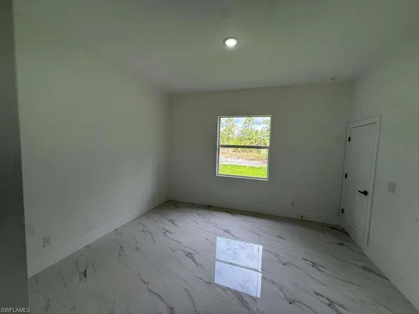$2,400 | 723 Epps Brown Street East, Lehigh Acres, FL 33974