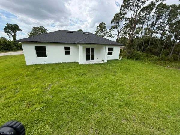 $2,400 | 723 Epps Brown Street East, Lehigh Acres, FL 33974