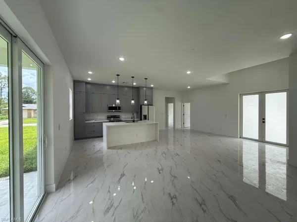 $2,400 | 723 Epps Brown Street East, Lehigh Acres, FL 33974