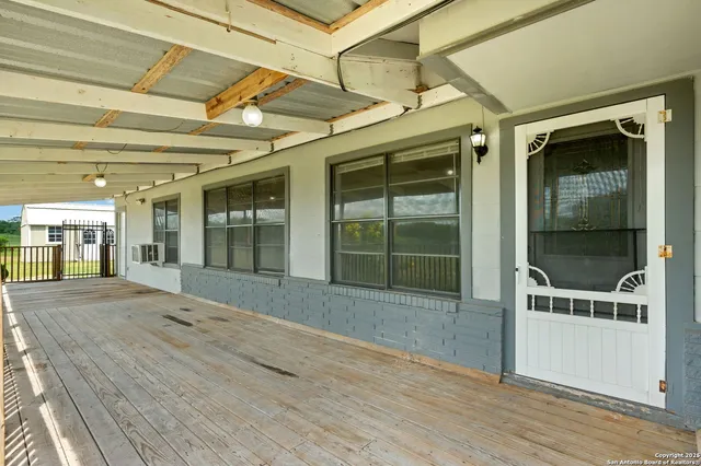 a view of an entryway of the house