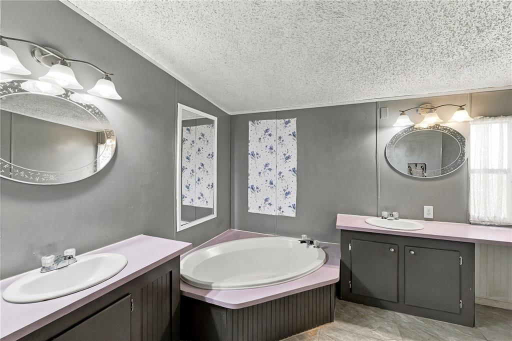 8611 South County Line Road Lithia, FL 33547 - Photo 19 of 34 Gallery Image 19